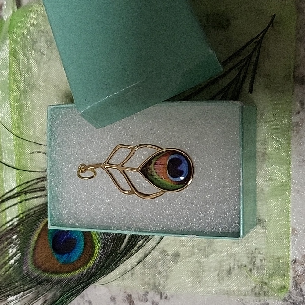 Alea Peacock Pendant - Picture 6 of 6